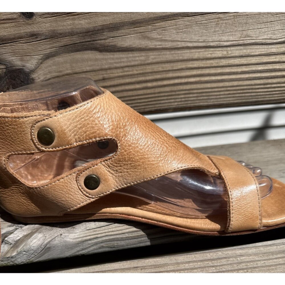 Bed Stu Women’s Tan Distressed Sandals Size 8 Zip Ankle Open Toe Leather $149 - Picture 3 of 9